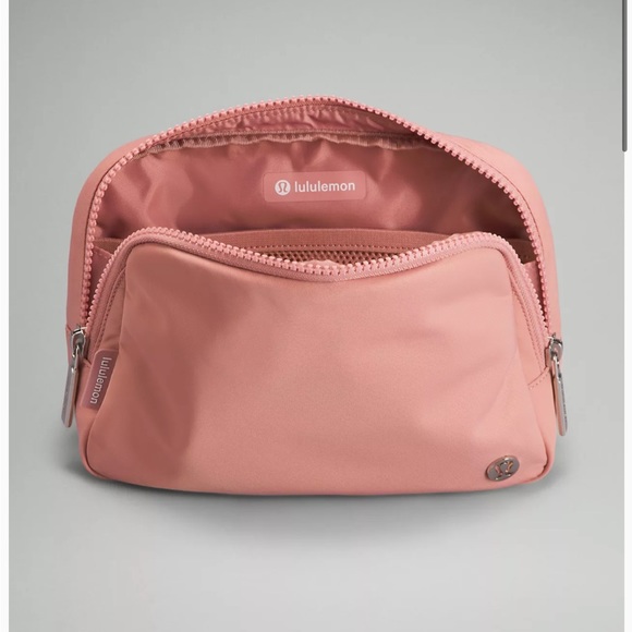 Lululemon Everywhere Belt Bag Large 2L - Picture 4 of 5